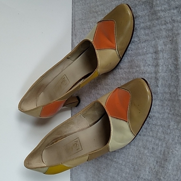 Vintage 1960s two Tone Brogue style heels 👠 - Picture 1 of 6